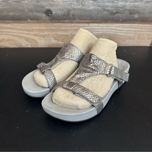 Vionic Ellie Metallic Pewter Snake Slip In Sandals Ladies Size 8 Arch Support - Picture 1 of 10